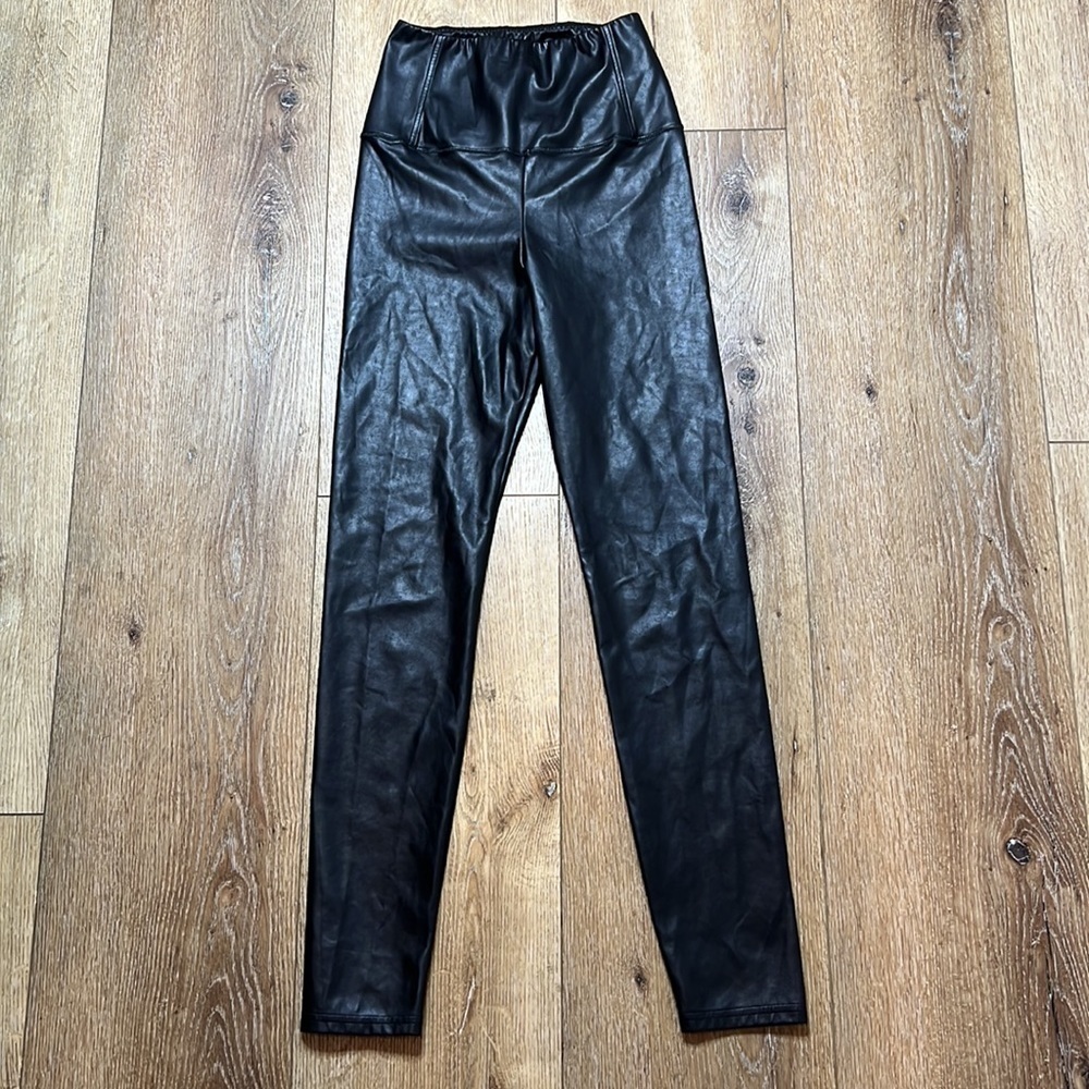 Aritzia Wilfred Free Black Daria High Waisted Faux Leather Leggings Size S